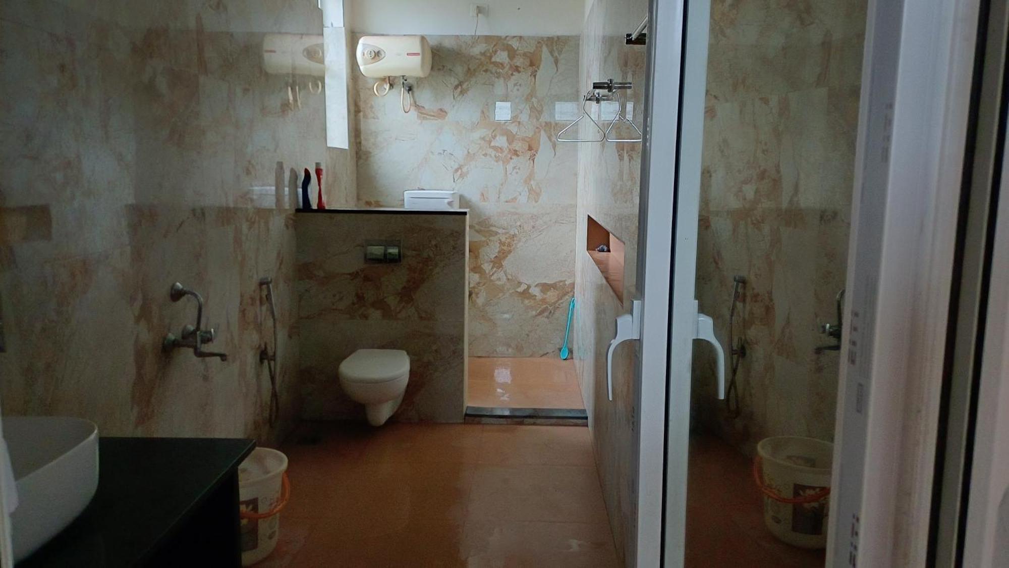 Shi'S Unique & Private 180 Degree Glass House In Pollāchi Extérieur photo