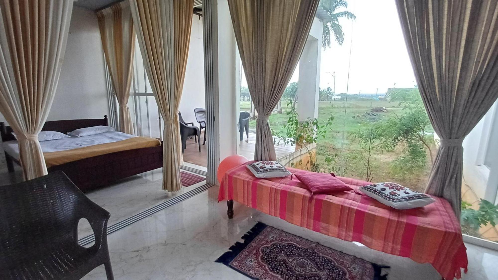 Shi'S Unique & Private 180 Degree Glass House In Pollāchi Extérieur photo