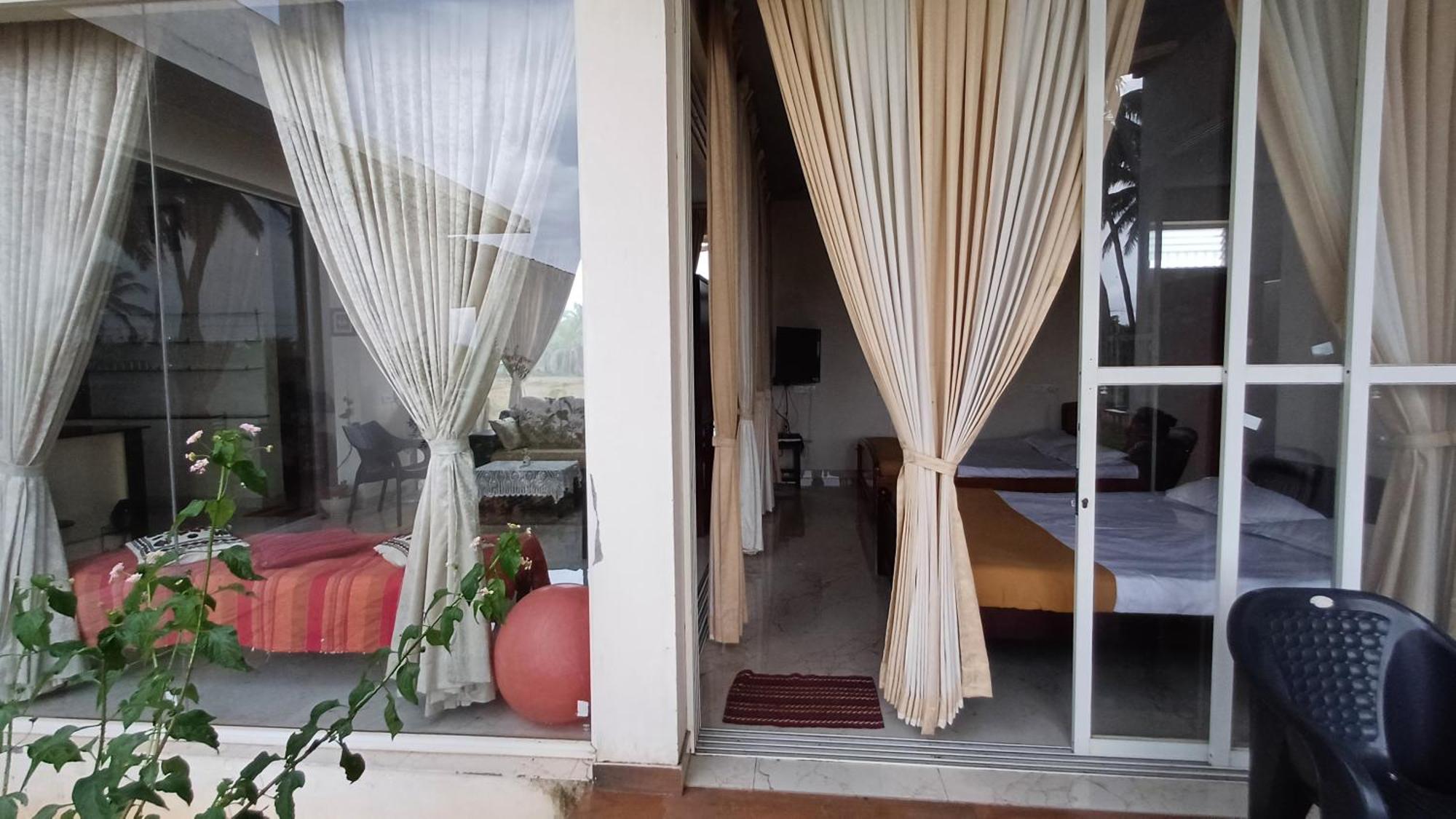 Shi'S Unique & Private 180 Degree Glass House In Pollāchi Extérieur photo