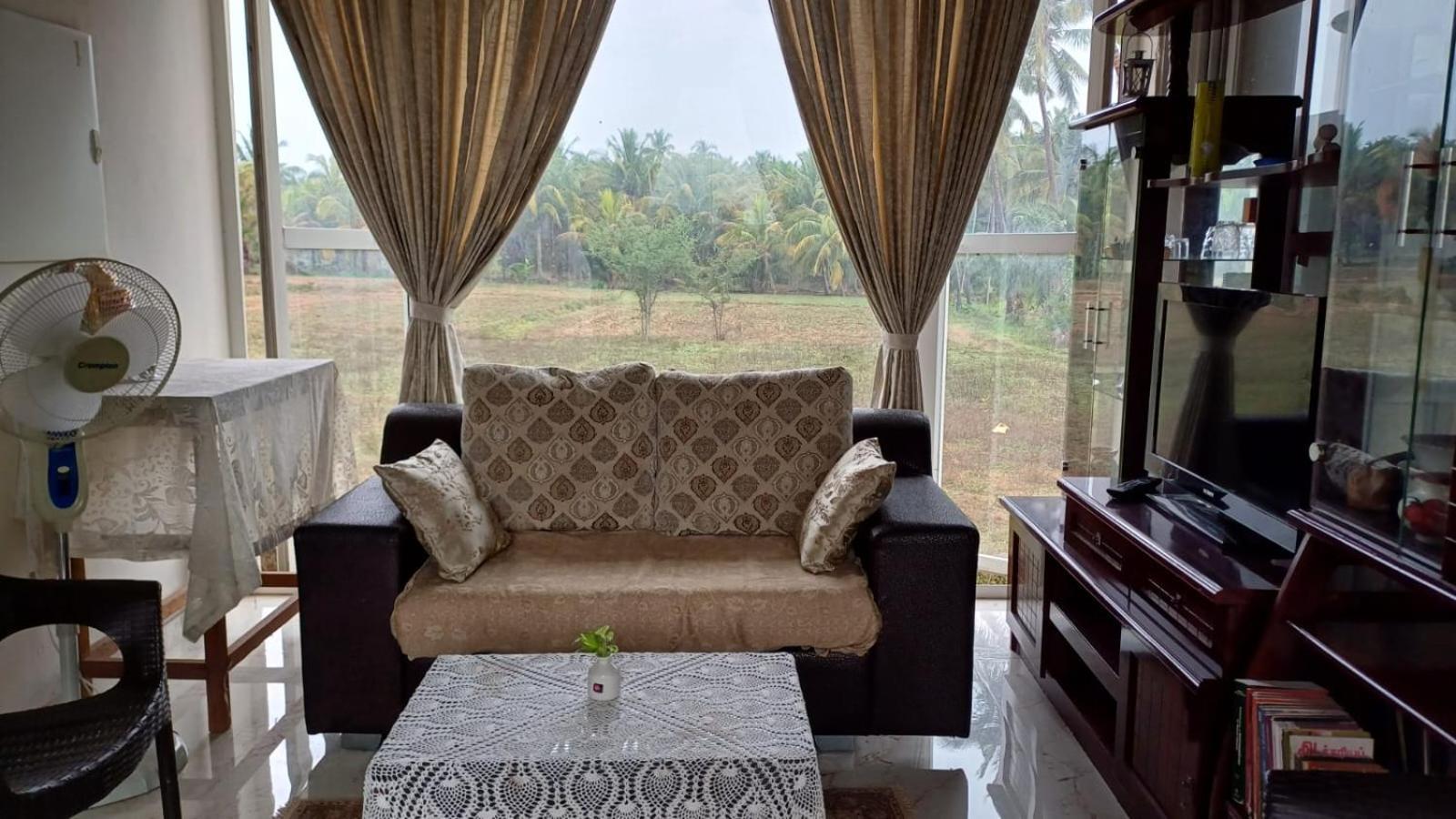 Shi'S Unique & Private 180 Degree Glass House In Pollāchi Extérieur photo