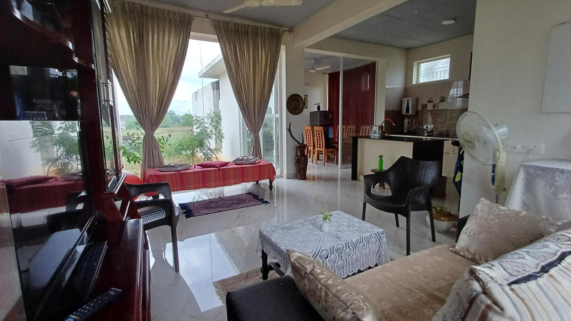 Shi'S Unique & Private 180 Degree Glass House In Pollāchi Extérieur photo